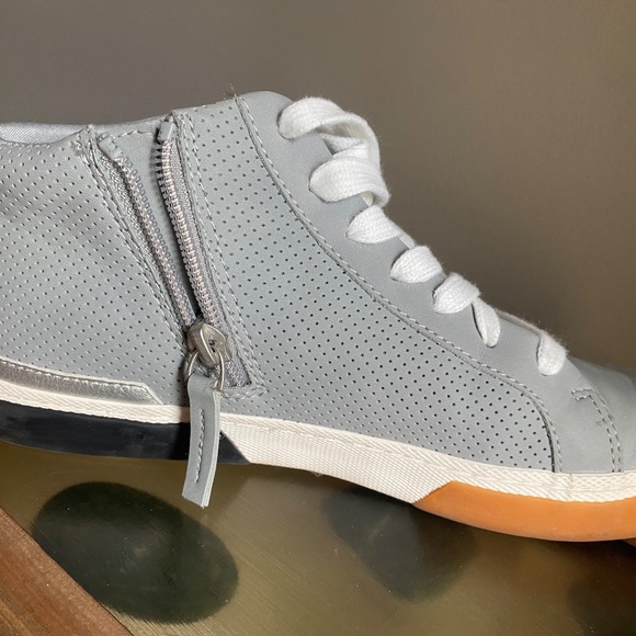 Target brand grey sneakers women's size 7 - Picture 6 of 10